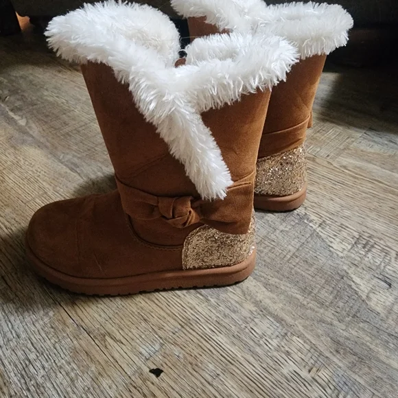 The Academy Brand Tan Boots with Gold Glitter and White Fur - Picture 3 of 6